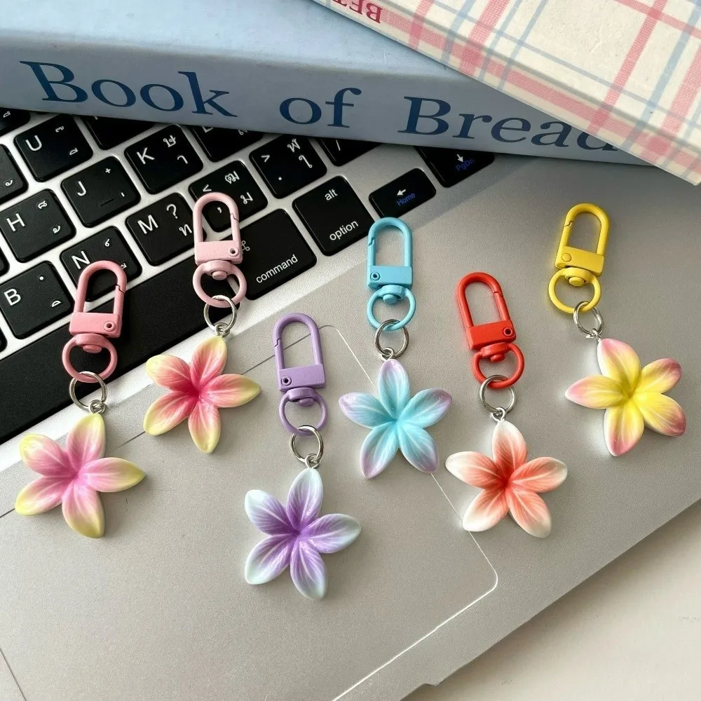かわいい樹脂製フラワーキーホルダー カラフルな車のキーリング 花柄のバックパック飾り