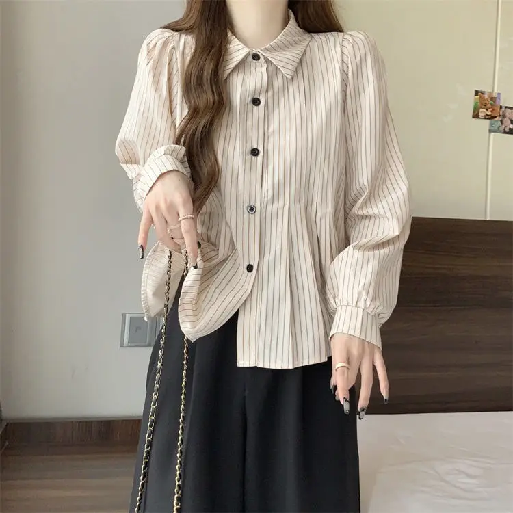 Design Striped Long Sleeved New Shirt for Spring and Autumn College Spliced Lapel Fashionable Loose Retro Casual Shirt Top