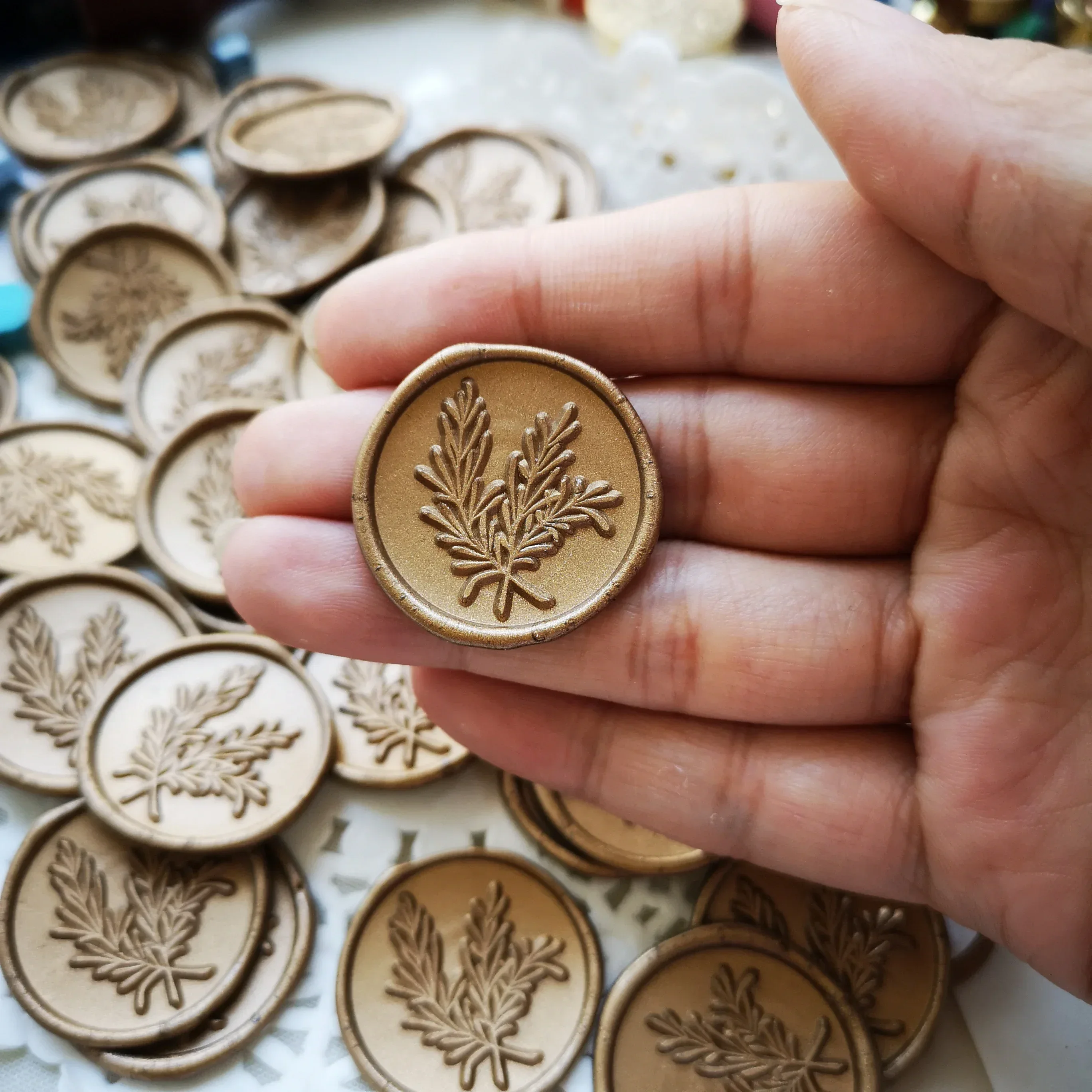 100pcs convenient leaf wax seal stickers with Double-sided tape wedding envelope sealing gifts card decoration wax seal stickers