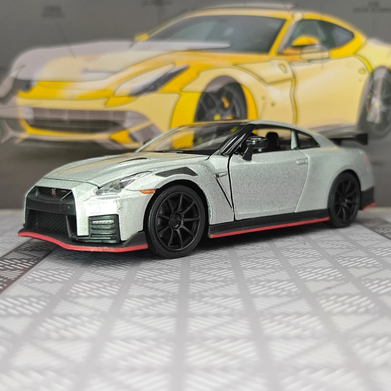 1:32 simulation Nissan GT-R NISMO R35 alloy supercar model, doors and hood can be opened, sound and light return power car