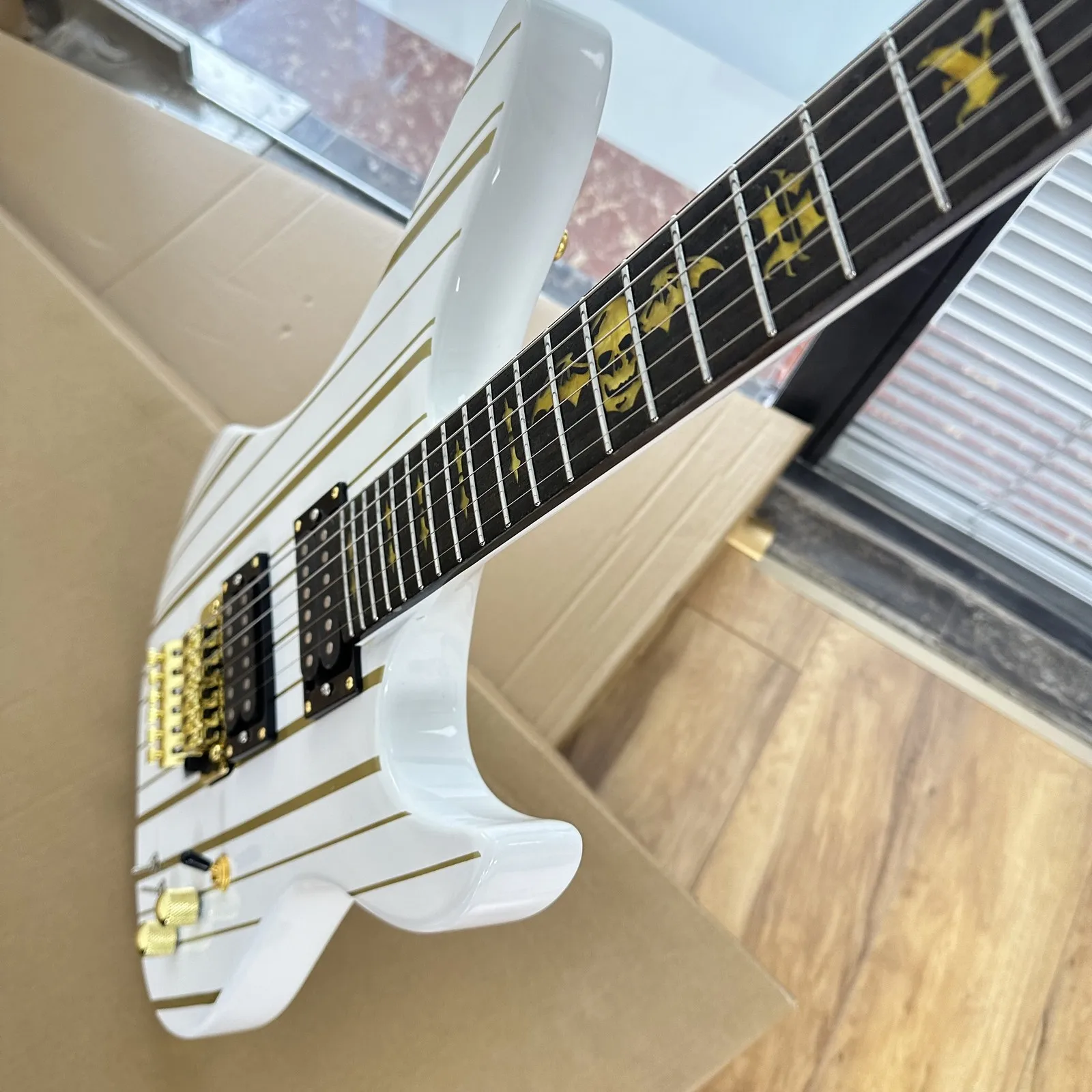 Schecter Synyster Gates Custom Guitar Signature - White and Gold Stripes Fast 2026 new