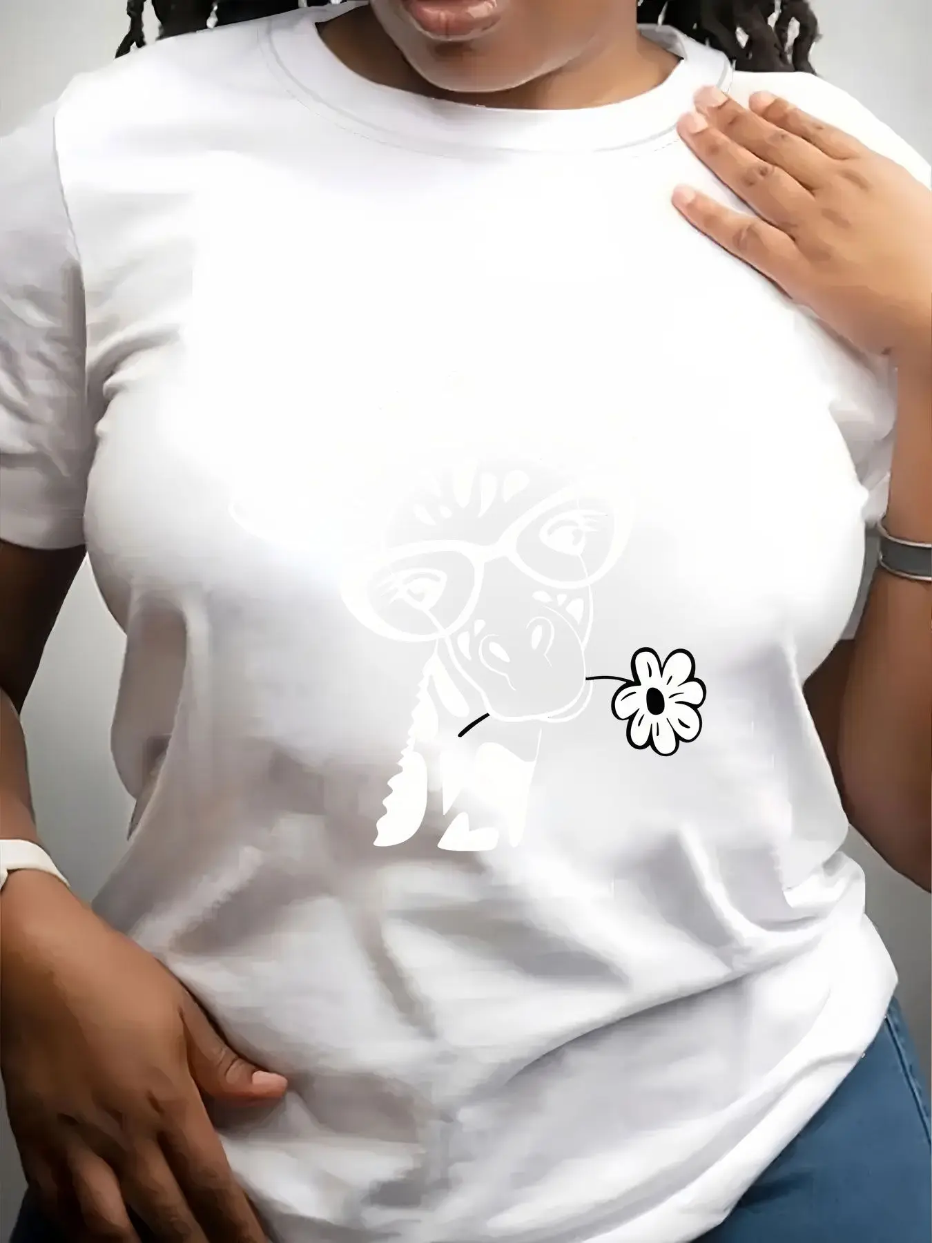 Women's Trendy Crew Neck T-Shirt Giraffe Wearing Glasses Holding Flower Suitable for Casual Sportswear