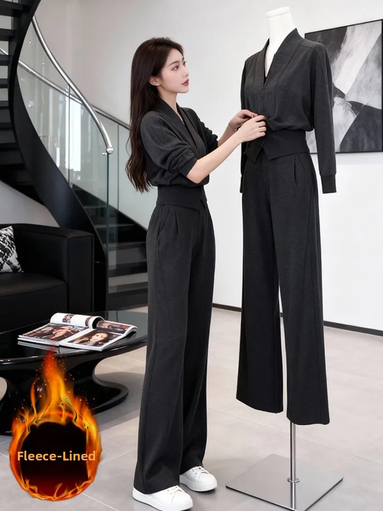 

Элегантный повседневный спортивный костюм для женщин: зимний комплект из флиса премиум-класса, серый топ с V-образным вырезом и широкие брюки, деловой стиль