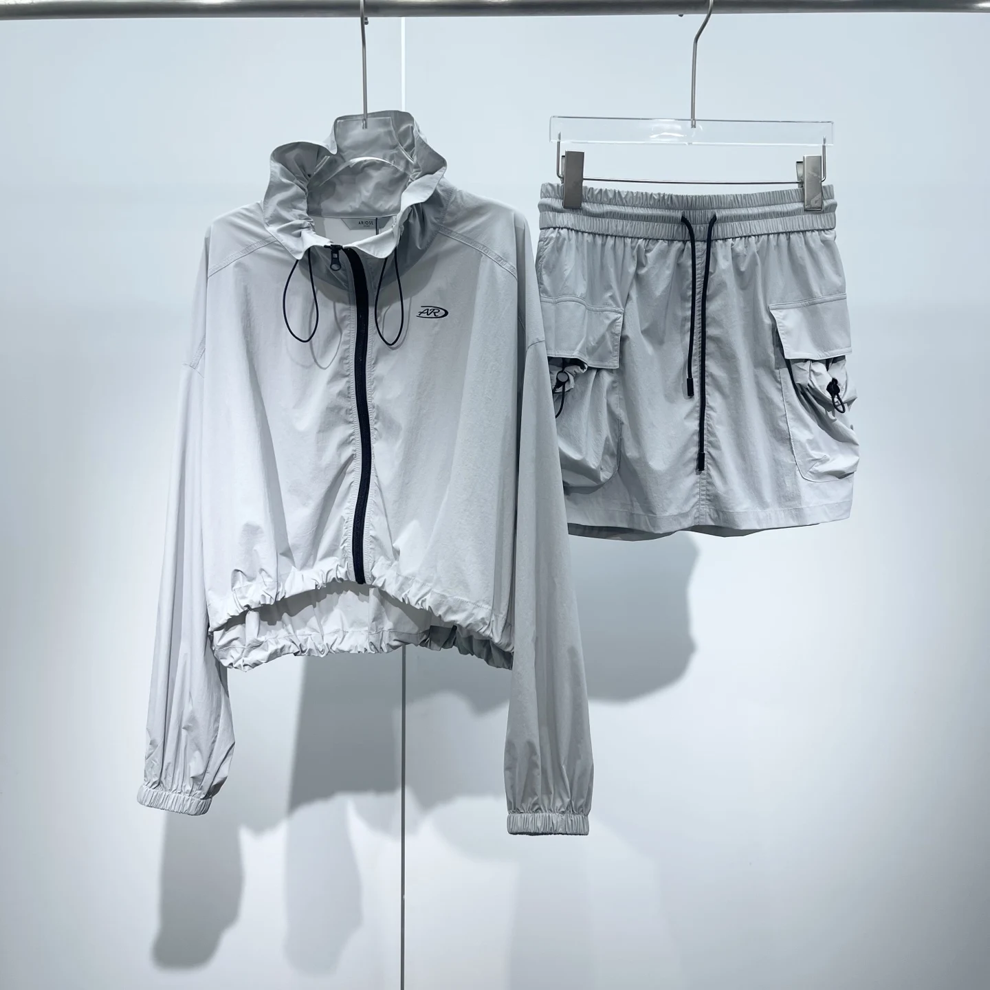 aiji-2025-nouvelle-collection-printemps-–-ensemble-sportif-polyvalent-femme-veste-et-short-anti-uv-style-decontracte-coupe-ample-manches-longues-zippees