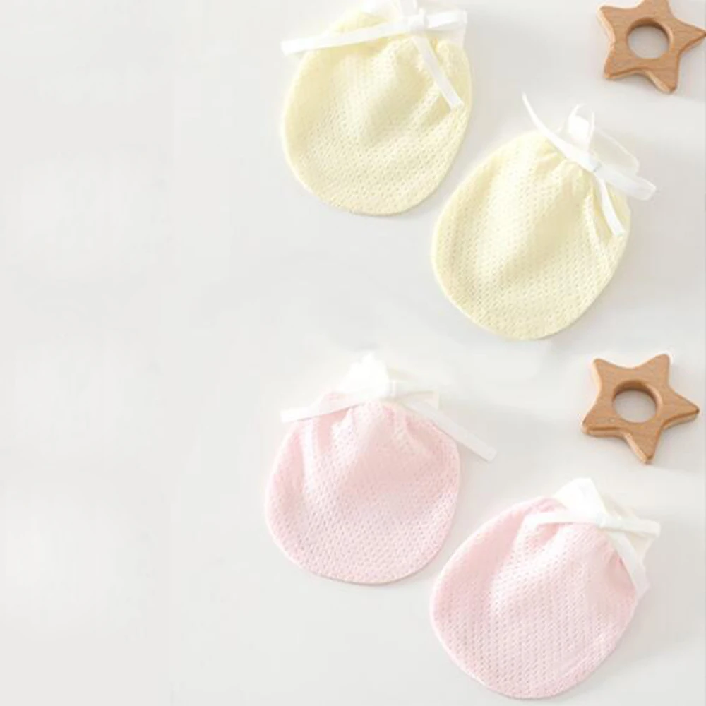

2 Pairs Newborn Gloves Protection Face Baby Mittens Mesh Summer Thin Cotton Anti-Scratch Gloves For Baby Boys And Girls
