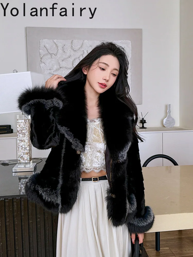 معطف فرو أسود حقيقي من YOLANFAIRY سترات من المينك للنساء لشتاء 2025 معطف فرو كوري قصير دافئ للسيدات بياقة من فرو الثعلب Abrigos Mujer