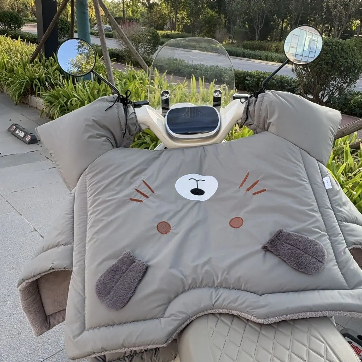 Cartoon Bear Winter Electric Scooter Windshield Quilt Thickened Warm Waterproof E-bike Cover for Autumn Winter Riding