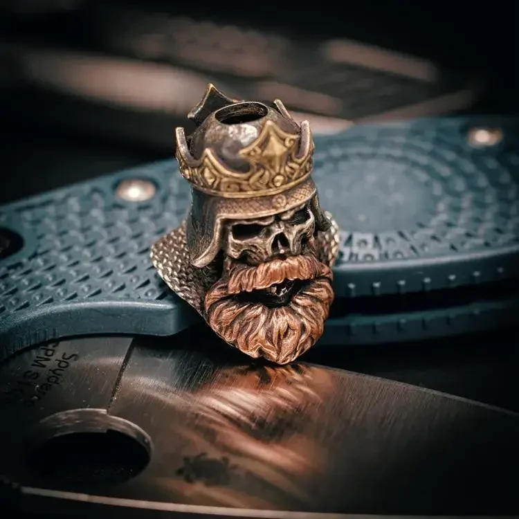 

Shadow Color Separation King Warrior Helmet Keychain - Beard Crown Pendant & EDC Essential