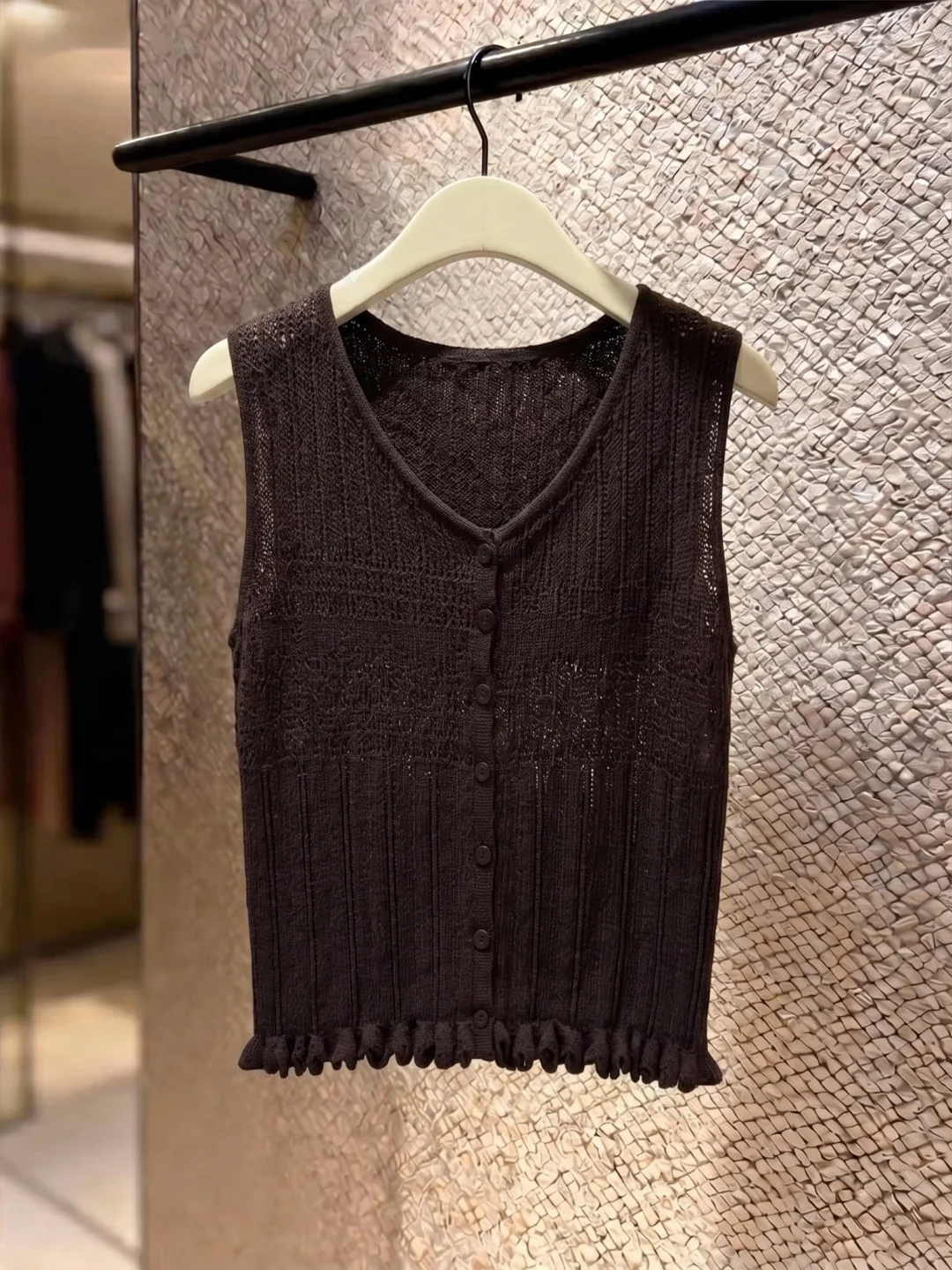 

Elegant V-Neck Sleeveless Knitted Ice Silk Hollow out Lightweight Summer Top for Women Summer 2026 Chiffon Slimming Vest