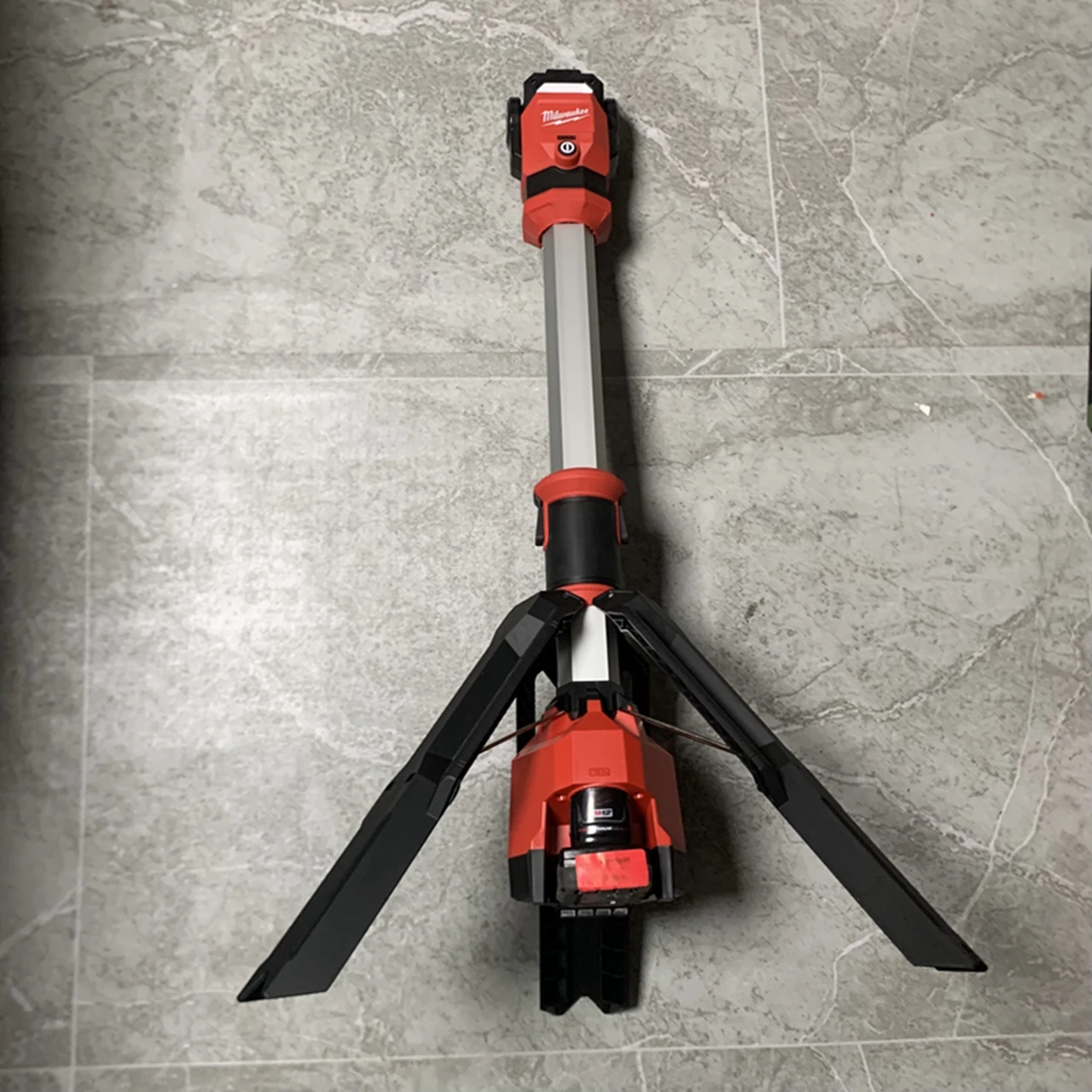 

MILWAUKEE 2132-20 M12™ SAL ROCKET™ Dual Power Tower Light