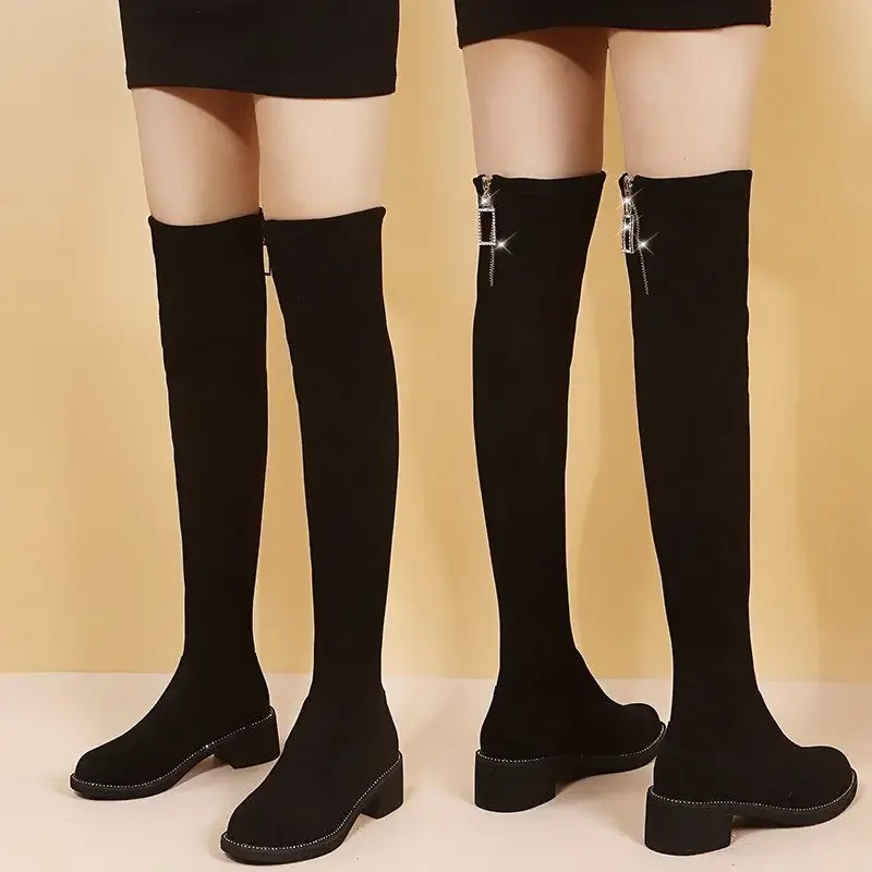 

Женские сапоги выше колена 2025 года, эластичные ботинки на массивном каблуке, подчеркивающие фигуру, зимние сапоги на флисовой подкладке, на молнии, из плюшевой кожи, черные