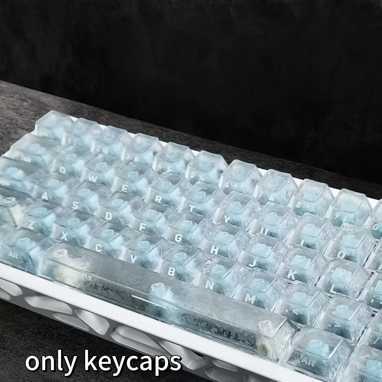 

Набор клавишных колпачков White Snake PBT - текстура под карбон, полупрозрачные светящиеся, 119 клавиш, профиль OEM, совместимы с магнитными переключателями