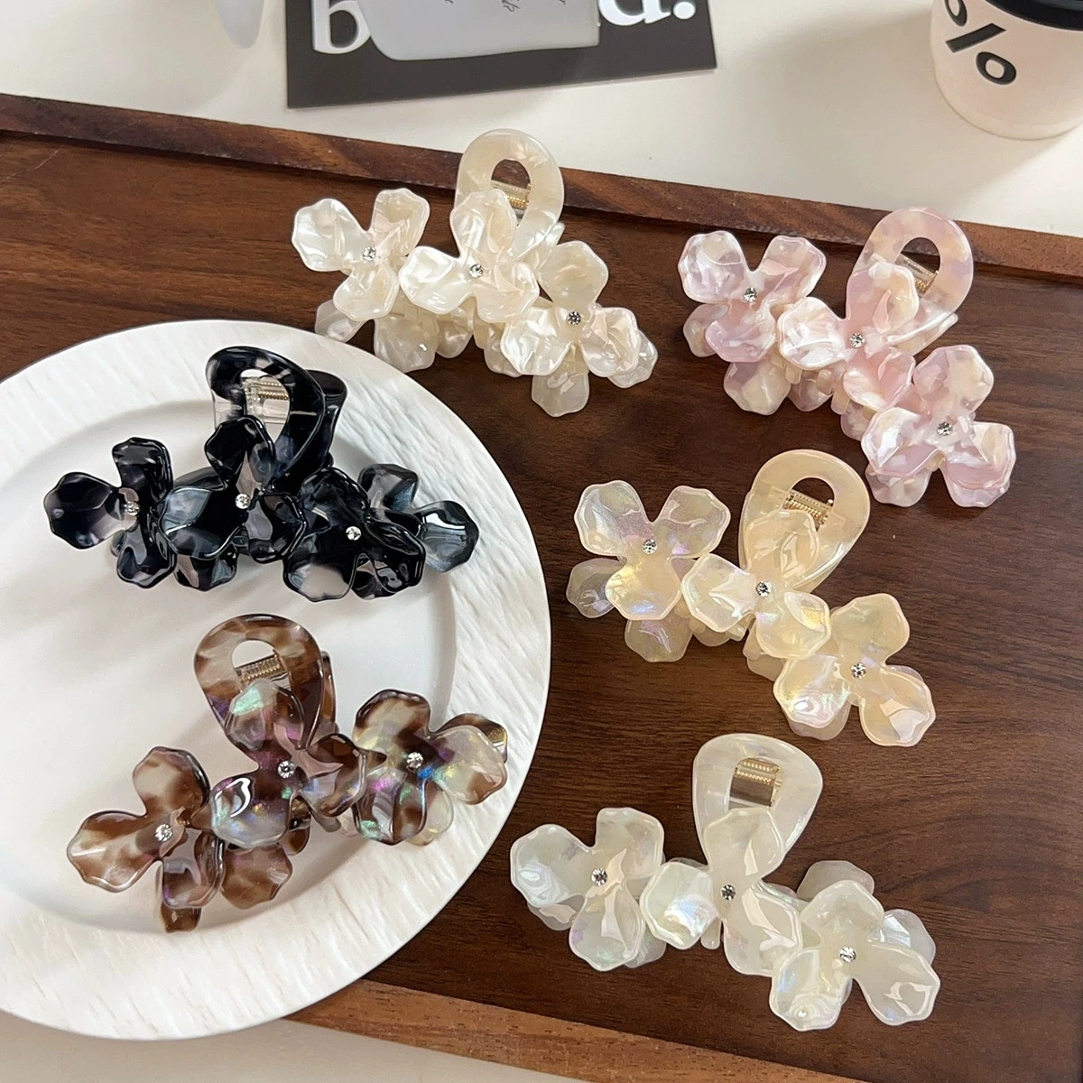 

Large Acetic Acid Flower Design Hair Claws High-end Hair Clips for Women Versatile Hair Accessories