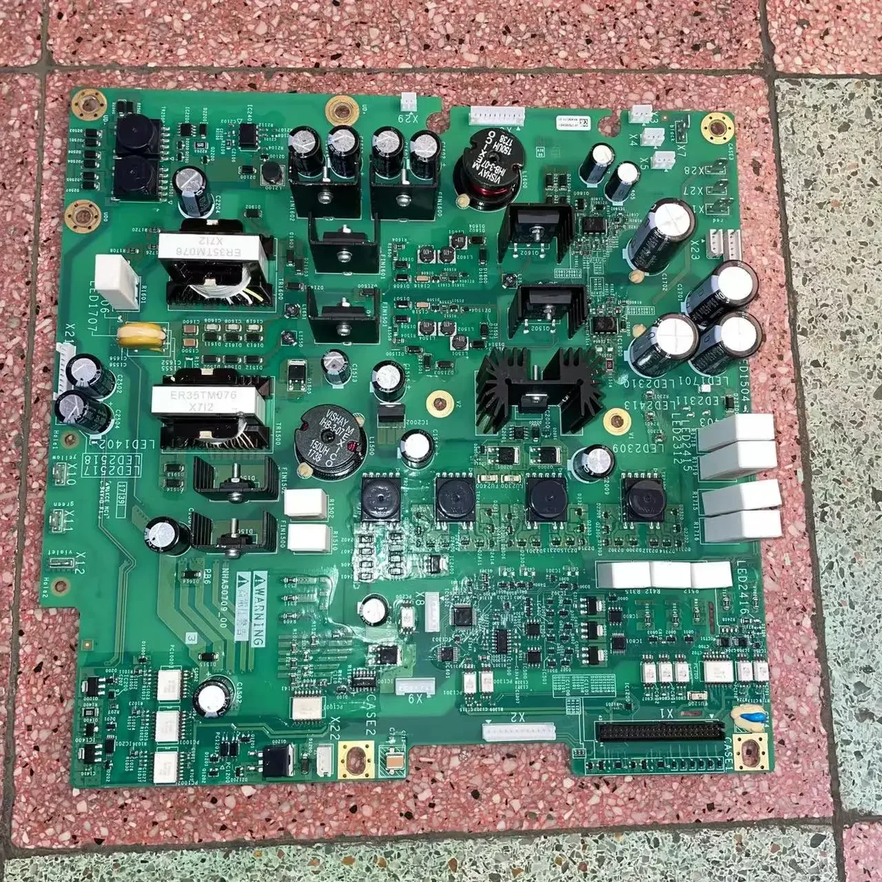 آلة التفكيك الأصلية 90% جديد NHA50709-01-00 العاكس ATV610-630-930-110-132-160KW لوحة الطاقة