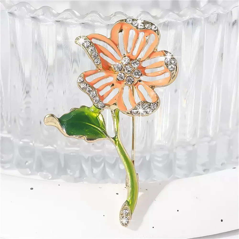 

Exquisite CZ Dripping Oil Enamel Hollow Flower Women's Brooch Luxury Zircon Metal Plant Lapel Pins Clothing Jewelry Accessories