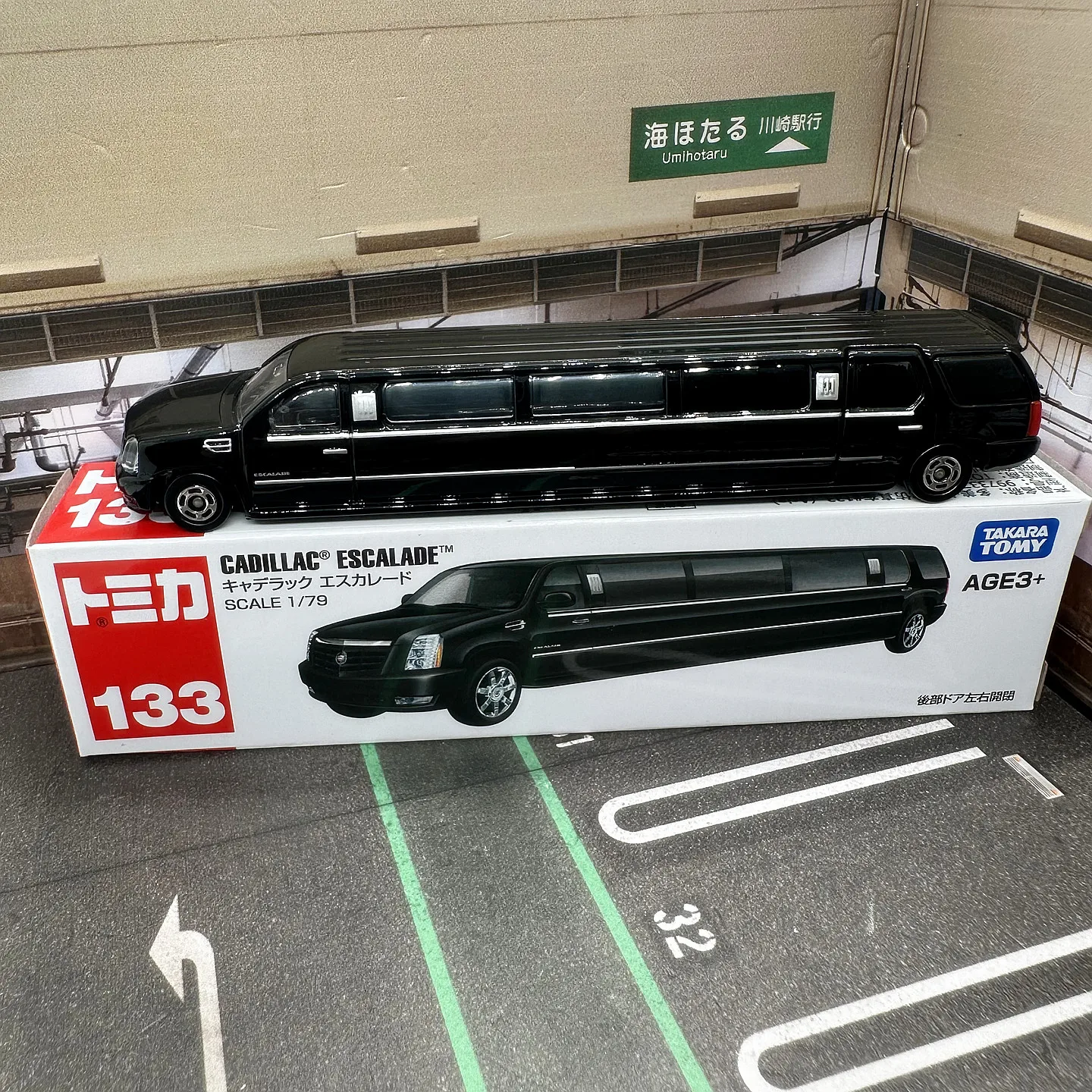 Genuine Tomy Alloy Car Model Cadillac Escalade Extended Limousine Simulation Diecast Vehicle Collection Display Desktop Decor