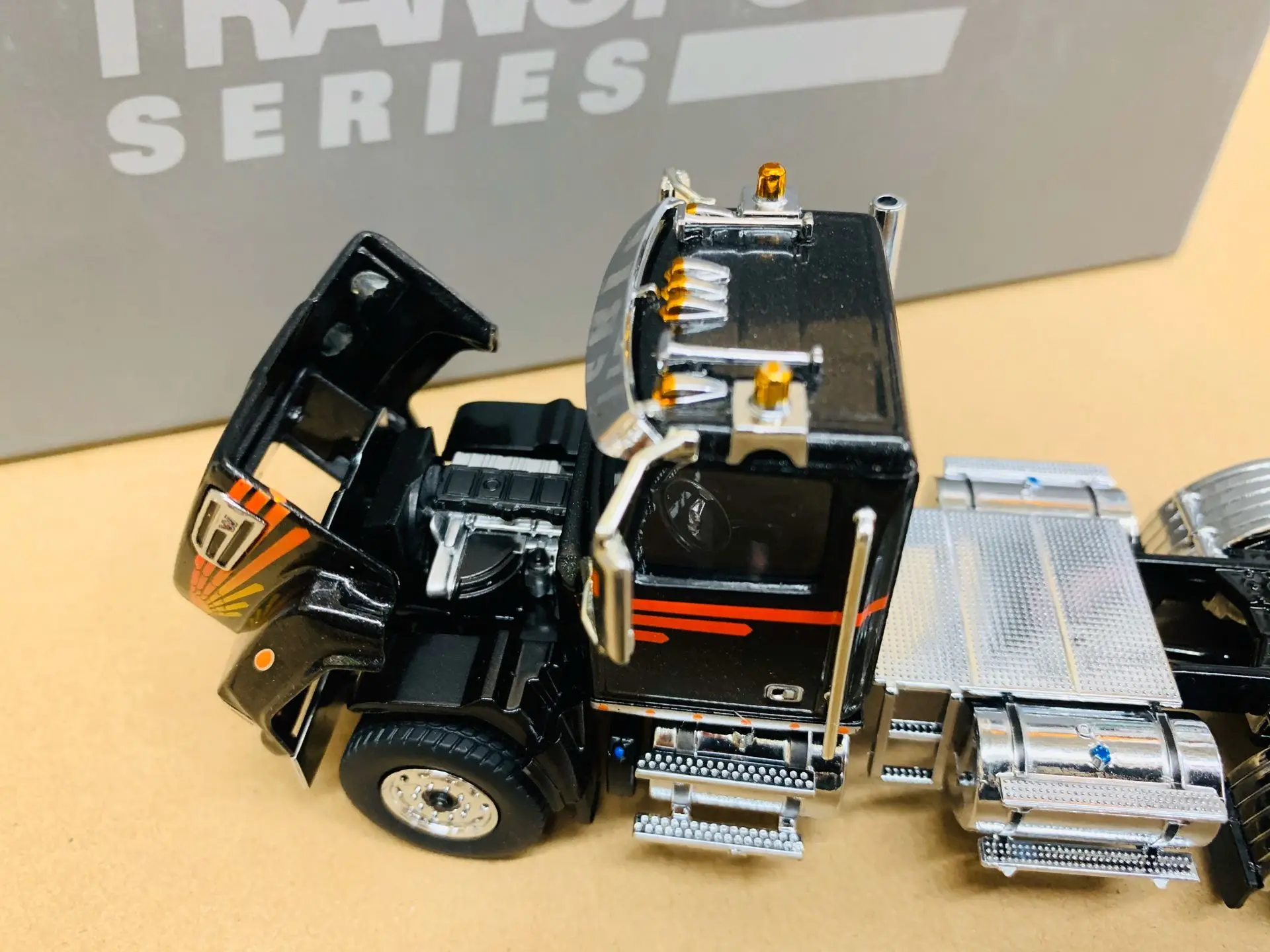 Western Star 4700 SF Tandem truck-Tractor 1:50 Scale By Diecast Masters 71036