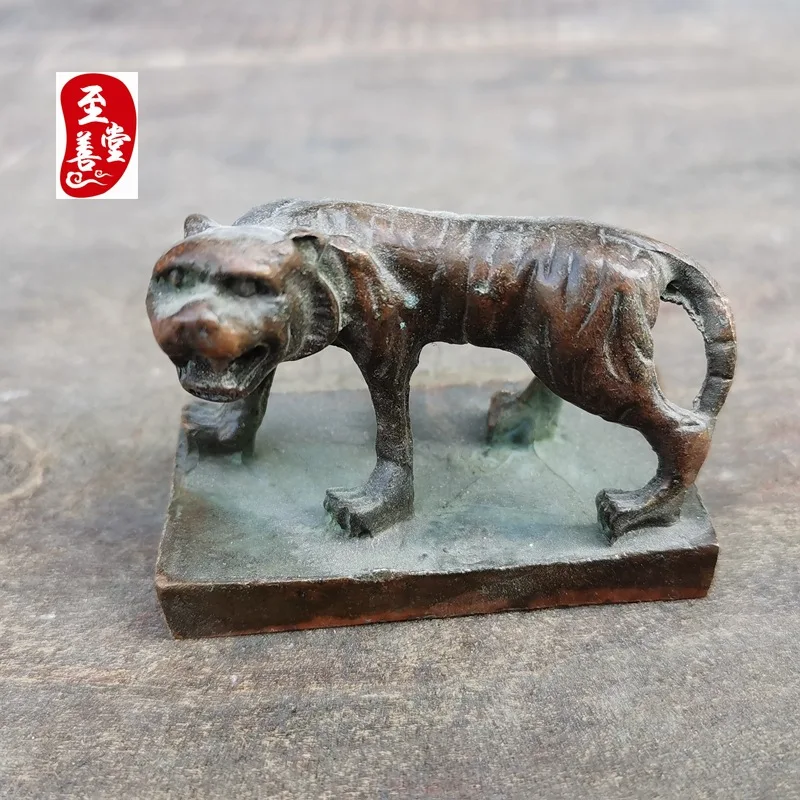 Antique Collection Old Patina Alloy Bronze Living Room Decorative Ornament Zodiac Tiger Seal with Inscription 5.5x3x4CM