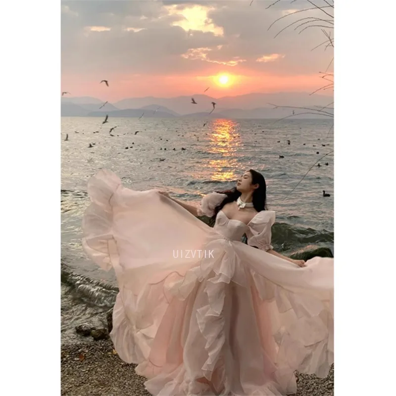 ピンクのウェディングドレスショートパフスリーブフリル写真撮影ドレスカスタマイズされたプリンセスフォーマル女性プロムイブニングパーティードレス