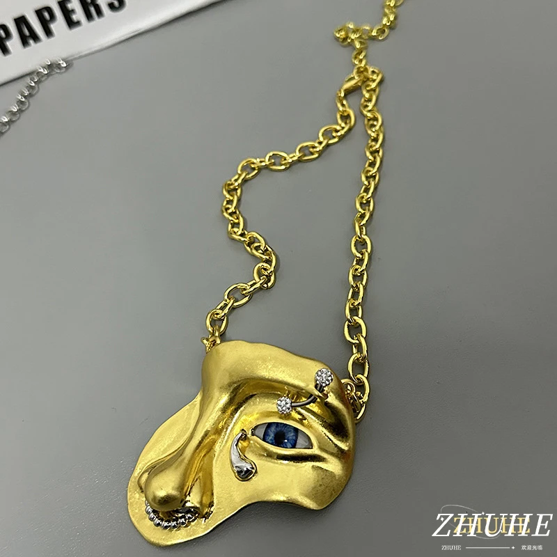

The Half-face Gazing Pendant Necklace Is A Niche, Fashionable And Retro Style Jewelry Accessory For Men And Women's Carnival