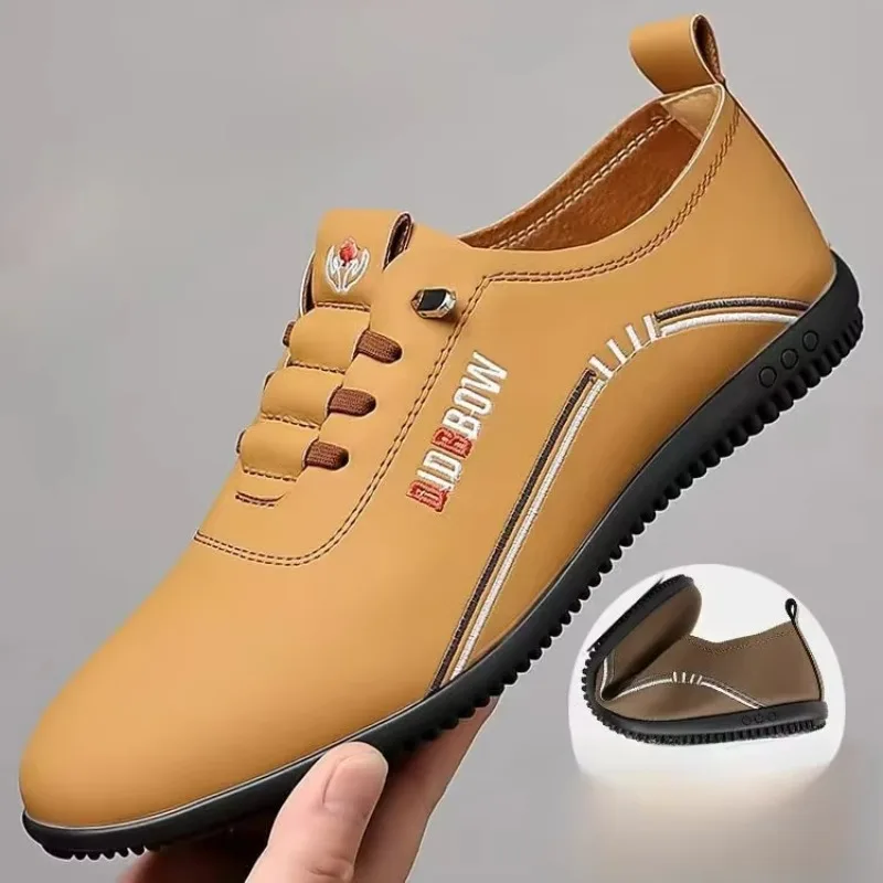 Chaussures en cuir rétro pour hommes été 2025 nouveaux mocassins légers pour hommes chaussures à pois britanniques mocassins pour hommes Tenis Masculino