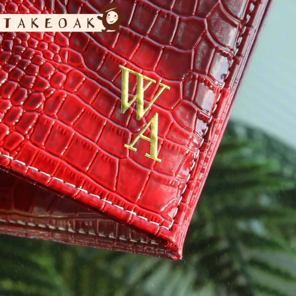capa-de-passaporte-de-luxo-em-pu-com-textura-de-crocodilo-e-iniciais-personalizadas-em-hot-stamping-dourado-carteira-de-documentos-de-viagem-com-multiplos-compartimentos-presente-corporativo
