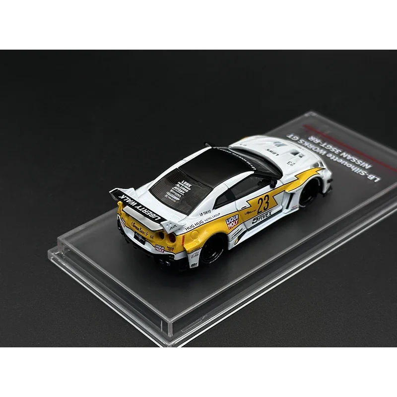 LBWK GTR R35 Super Silhouette 35GT-RR White Flash Diecast Diorama Car Model Collection Toys, CM 1:64