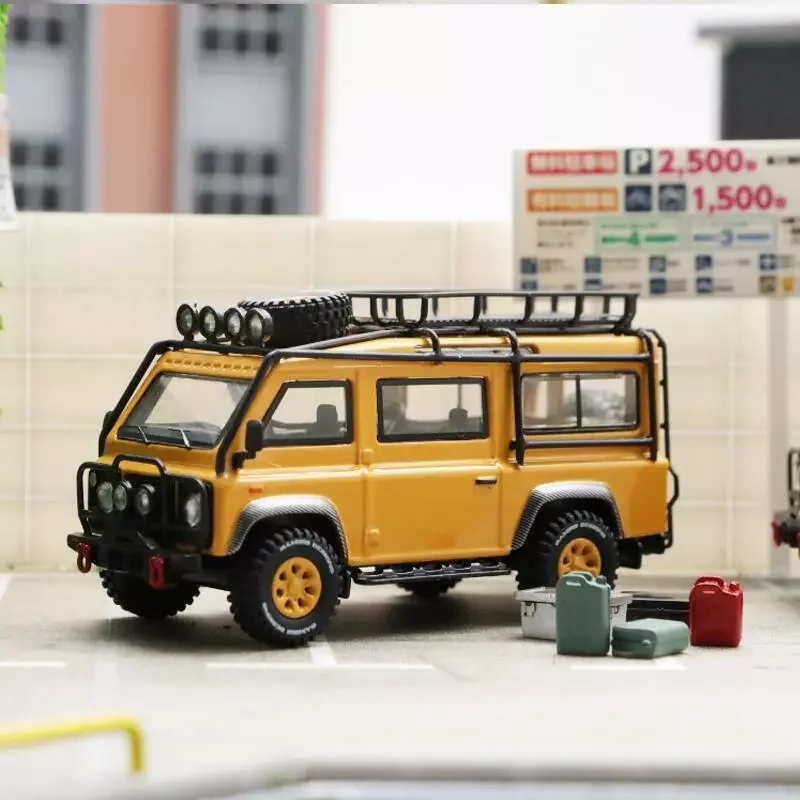 Master 1:64 Rover Defender Van (Yellow) with Accessories Diecast Model Car Collection Limited Edition Hobby toys