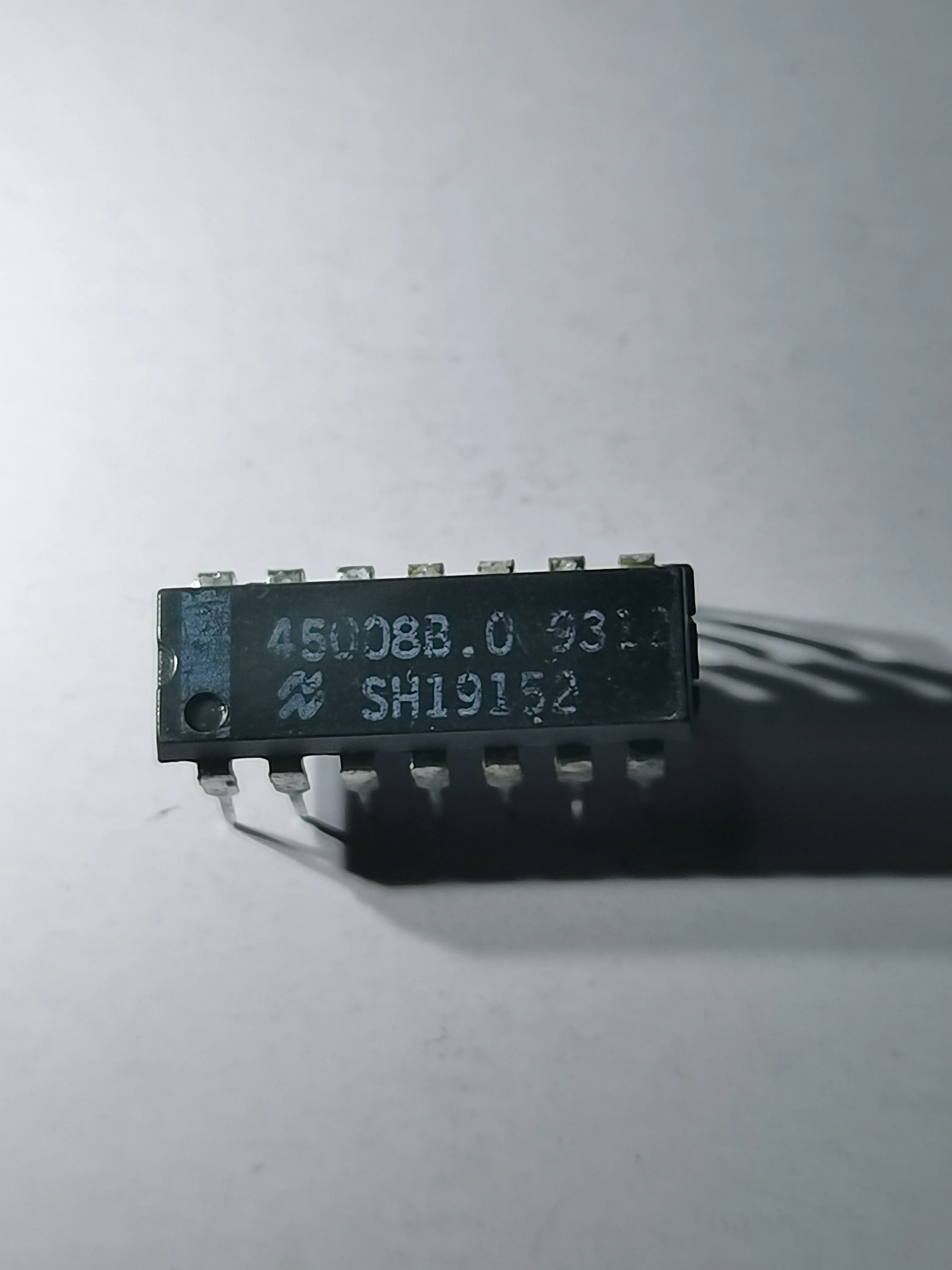 1PCS  SH19152   Programmable Logic IC (PLCC) Ming