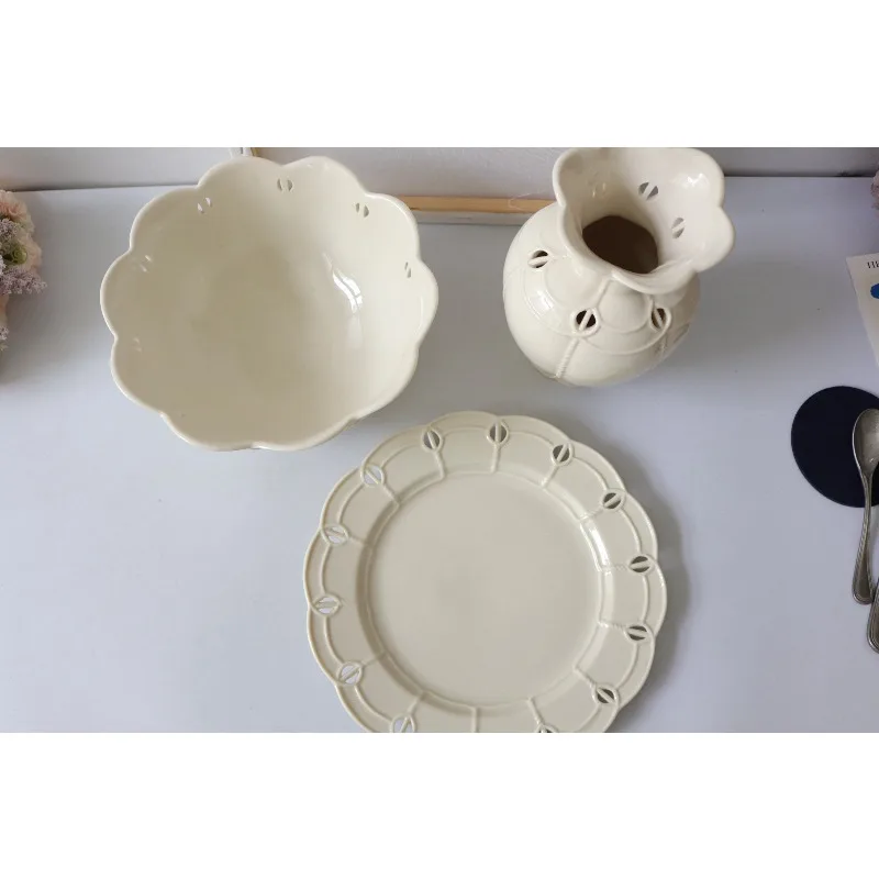 Platos de cerámica de encaje amarillo crema y vacíos, platos de cena de boda, adornos florales, regalos para novias