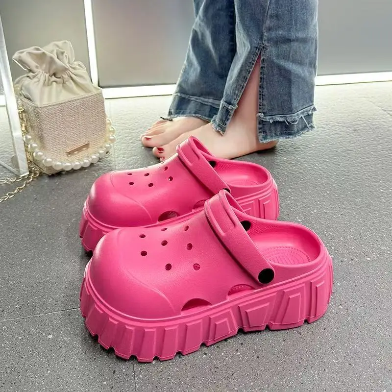 

2025 New Fashion Charms Clogs New Arrival Thick Sole Outdoor Women Slippers High Quality Summer Beach Sandals For Girls