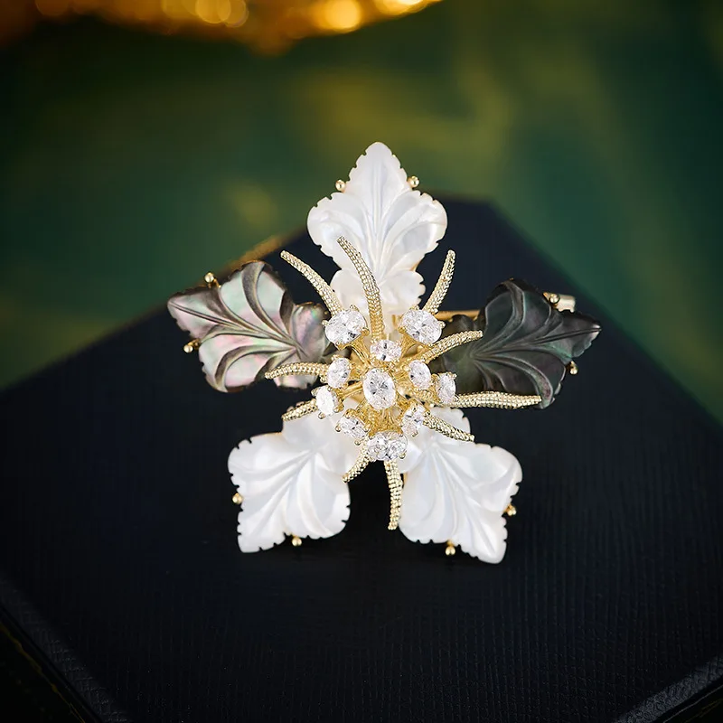 Chinese Style Natural Carved Shell Flower Brooch Micro Paved Zircon Lucky Auspicious Blessing Jewelry Cheongsam Suit Women Gift
