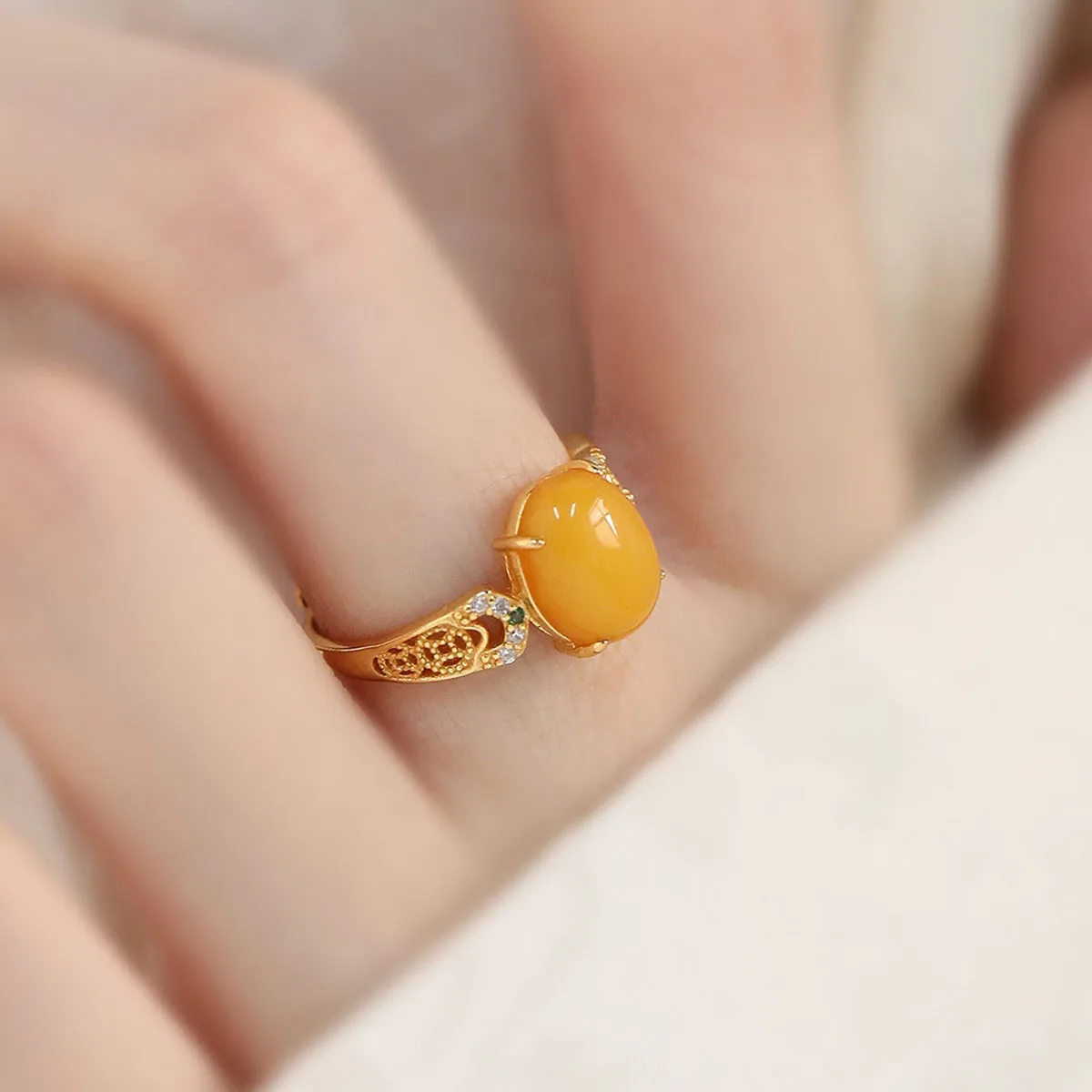anillo-redondo-de-plata-925-con-diseno-de-panal-de-abeja-y-Ambar-estilo-chino-moderno-versatil-de-alta-gama-joyeria-de-mo