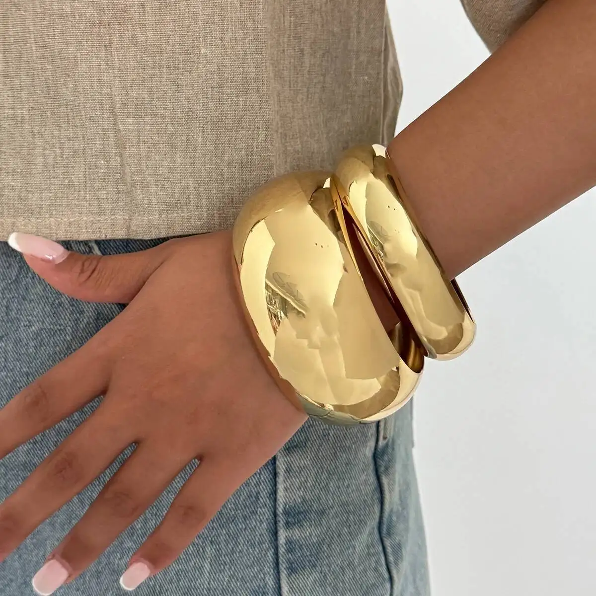

KunJoe Punk Smooth Metal Big Round Chunky Wide Bangle for Women Hip-hop Glossy Stackable Geometric Bracelet Simple Party Jewelry