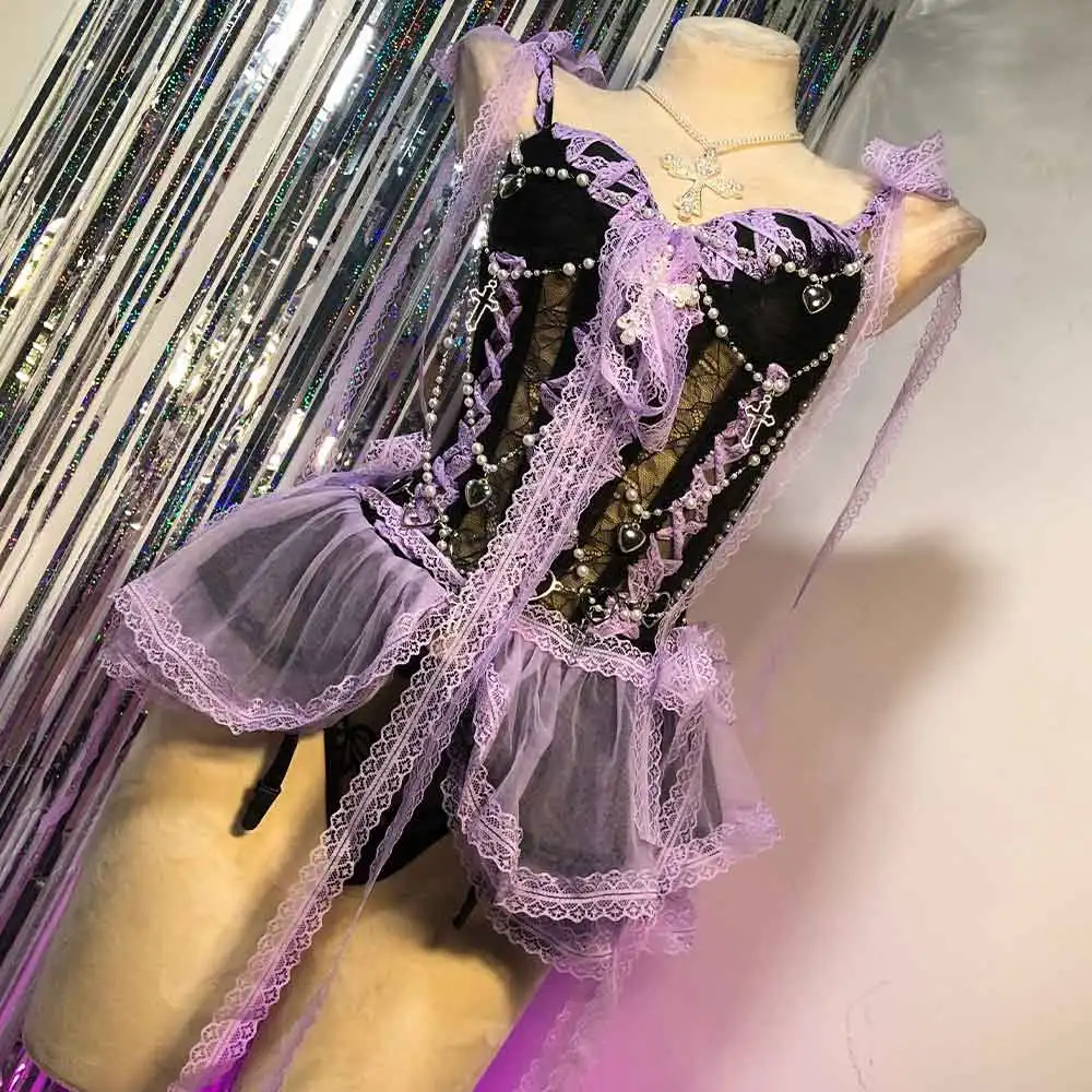 

Эко-кавайный клубный стиль: панк-рок, Y2K, кружевные топы, готическое платье, харадзюку, готика, E-Girls, кибер-гранж, 90-е, ручная работа, DIY, эмо-стиль с сердечками