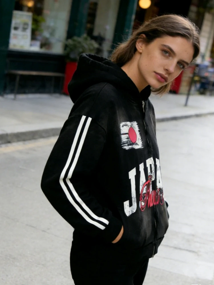 Amerikanischer langärmliger Kapuzenpullover mit Buchstabendruck, dunkle Gothic-Sportbekleidungsjacke, Straßenaufkleber, sprühbedruckte Kleidung