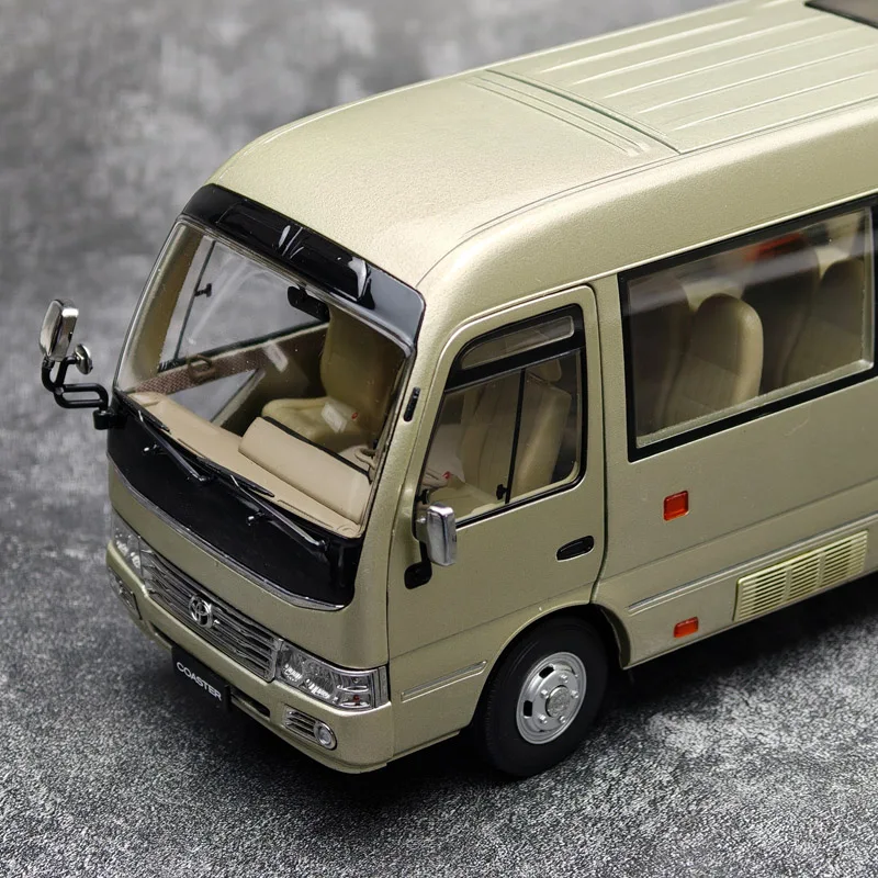 1:24 Original de fábrica Toyota posavasos pan Minibús simulación aleación troquelado modelo de coche juguetes personalizados para niños regalos de navidad