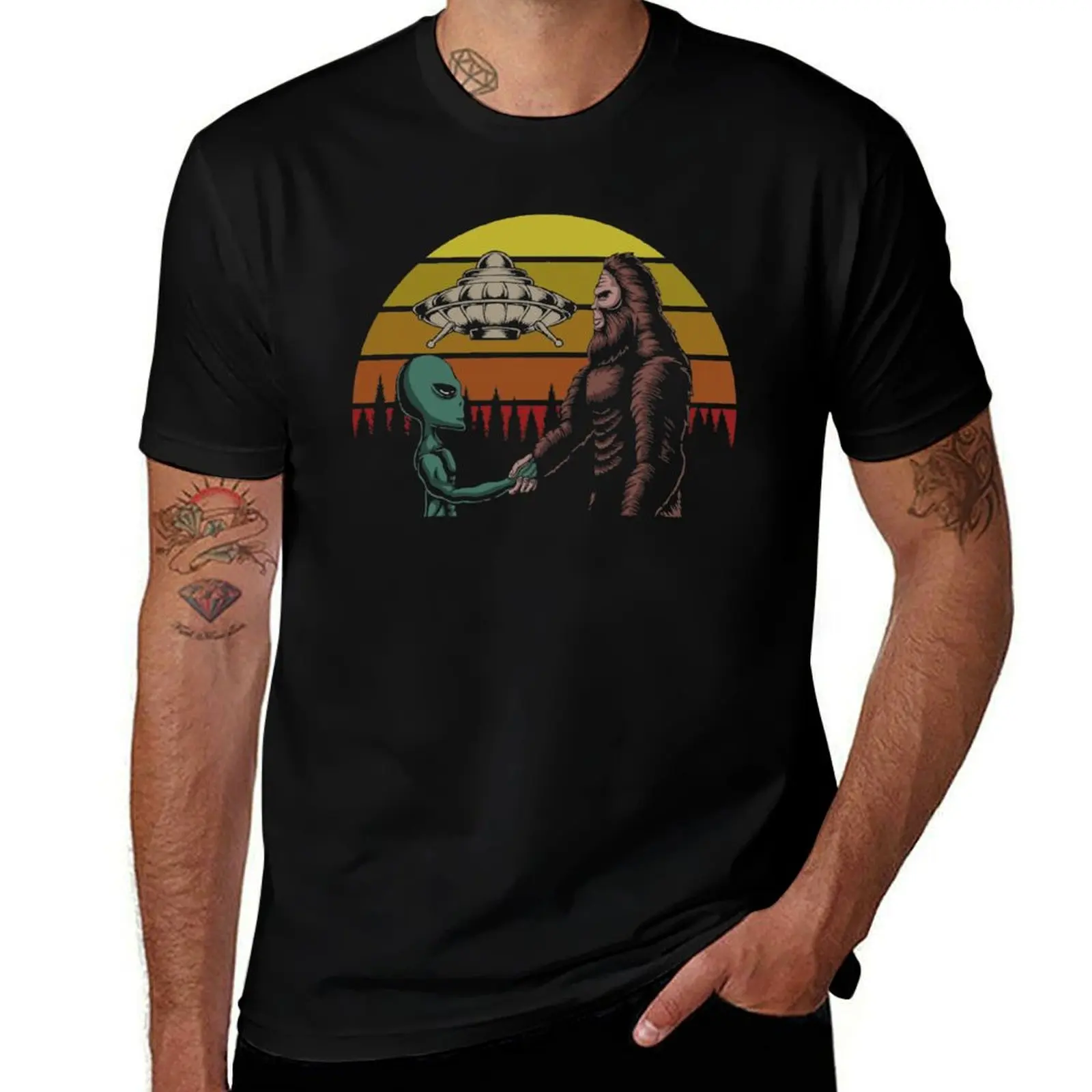 

Conspiracy theories big foot and aliens T-Shirt plus size tops T-shirts man street wear mens graphic t-shirts funny