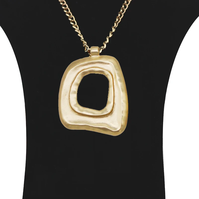1 x Gold Color Long Gold Chain With A Chic Irregular Pendant Necklace For Women Exquisite Gift Jewelry