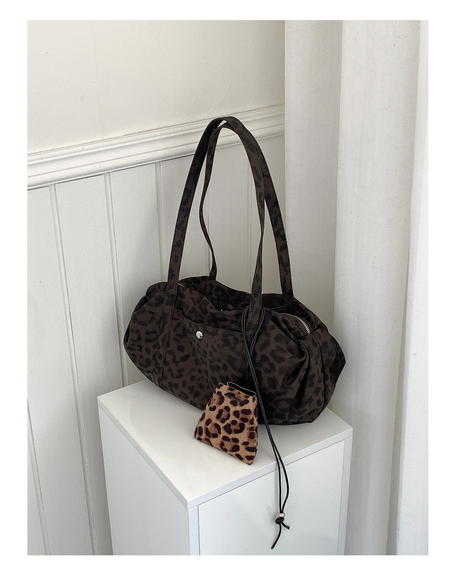 Wilde Leopardenmuster Nylon Umhängetasche Große Kapazität Multipocket Tote Bag Trendy Frauen Casual Geldbörse Guangzhou Hochwertige Tasche – Detail 21
