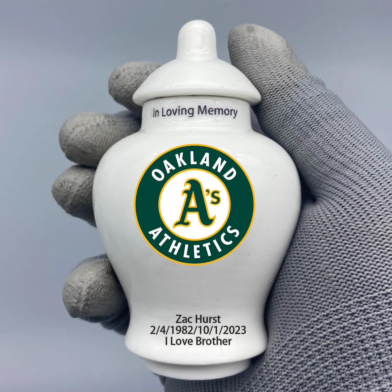 

Mini Urn for Oakland Athletics-Baseball themed Urn.Send me the name/date you want to appear on the urn by Remarks Message