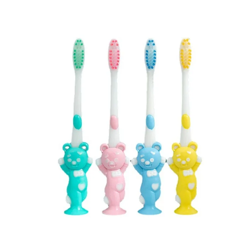 مجموعة فرش أسنان للأطفال ذات شعيرات ناعمة مكونة من 4 قطع - قاعدة كوب شفط وأغطية سفر بتصميم أرانب ودببة