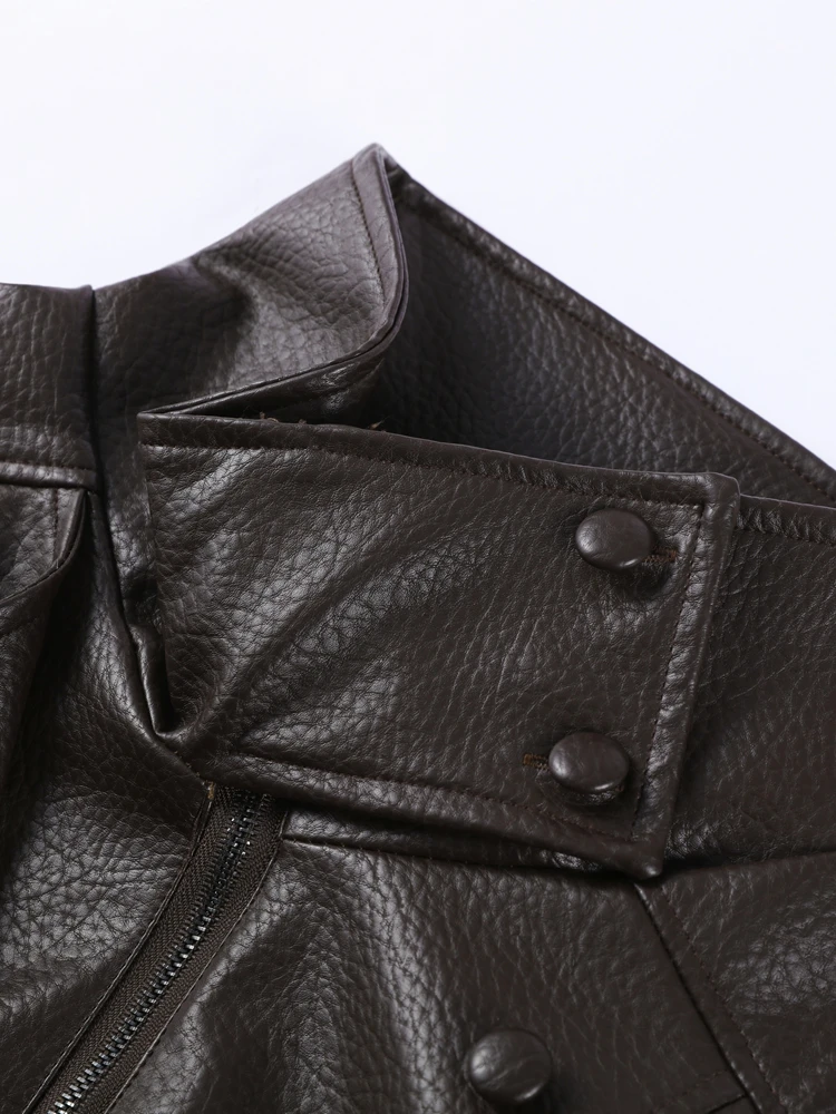 Neue Damen-Oberbekleidung: Vintage Kunstlederjacken mit Stehkragen, Epauletten, langen Ärmeln und Raffungen – warme Frühlingsmäntel – Detail 10
