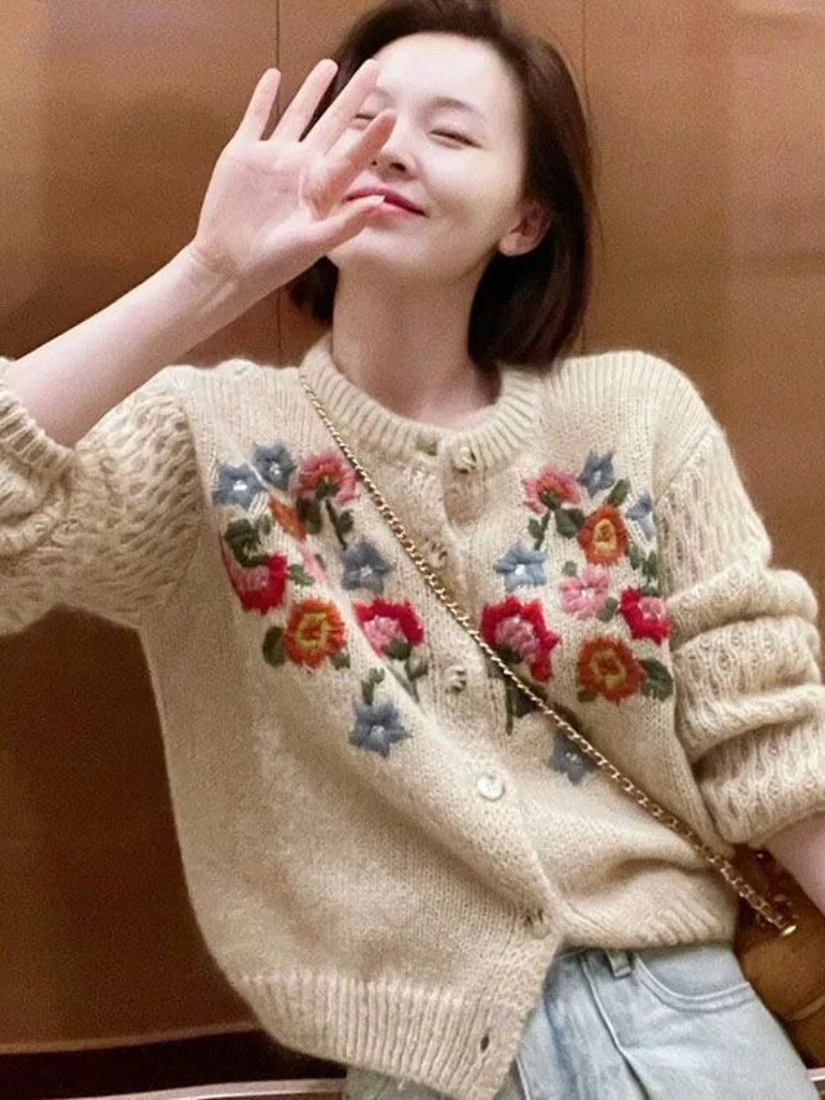 Autumn Winter Sweaters Single Breasted Long Sleeve Flower Embroidery Fashion Sweet Cardigan All Match Design 2024 Women Clothing