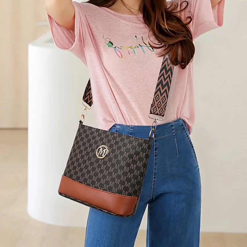 2026 new vintage patchwork women's crossbody bag, decorated with an M logo, large capacity with a wide shoulder strap and letter