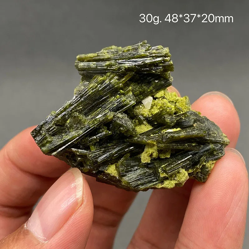 緑のトルマリン鉱物標本,100% 天然の緑の羽のような石と結晶,癒しの結晶