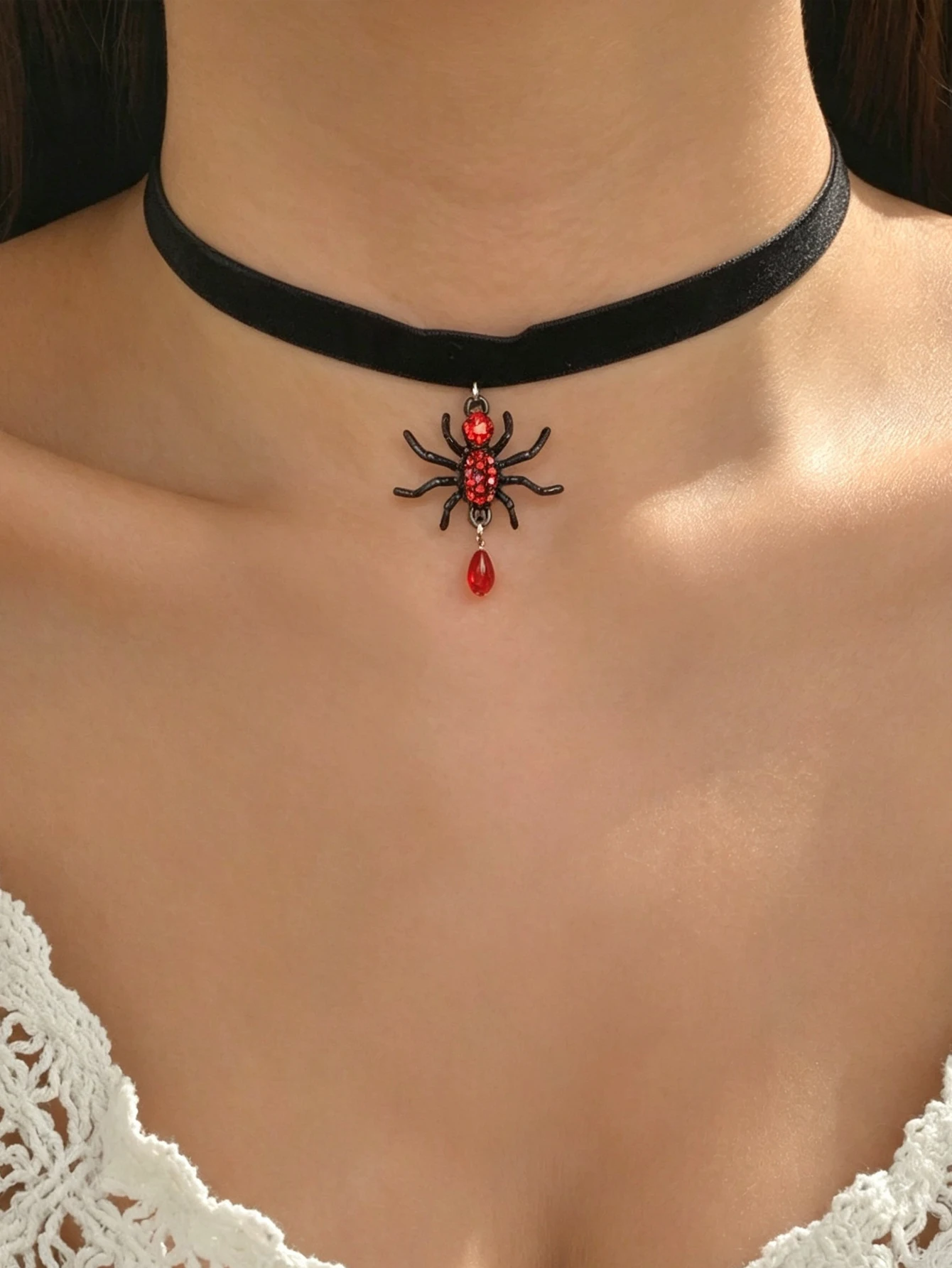 1 black velvet red diamond spider choker with gothic spider pendant, paired with a sparkling rhinestone necklace for women, a dark-style Halloween costume