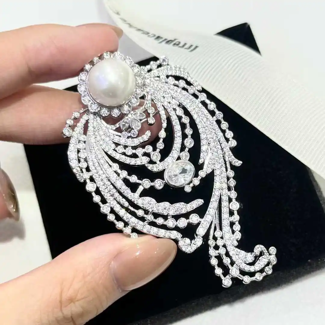 

11-12mm Natural Freshwater Pearl Brooch, Milky Way Starry Sky Brass Plated in White Gold Elegant Jewelry