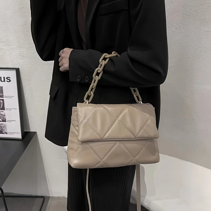 

Quilted Crossbody Purses for Women Small Ladies Shoulder Bags with Chain Trendy Clutch Purse Cute Designer Bag