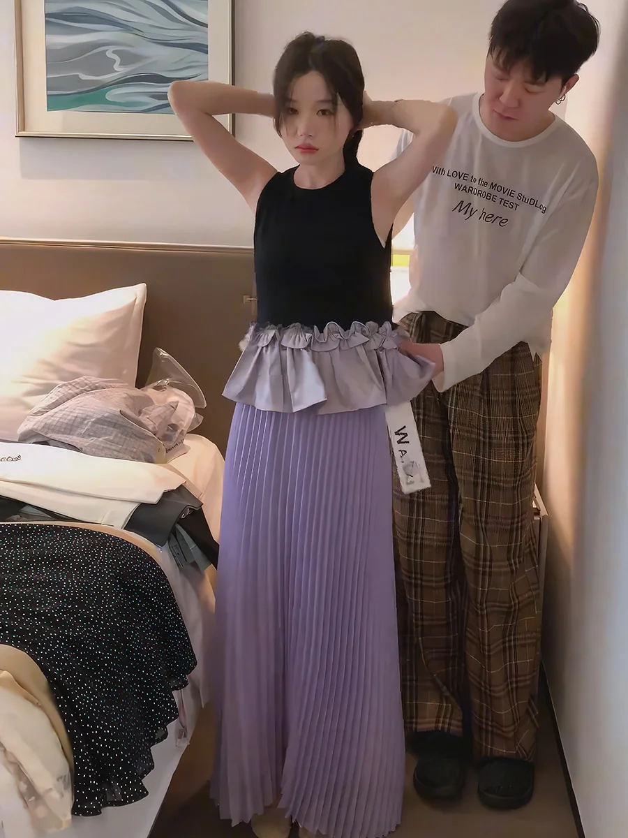 

Fashionable Summer Outfit Women's Sleeveless Top And Half Skirt Set Korean Style Pleated Gored Panel Two Piece Ensemble